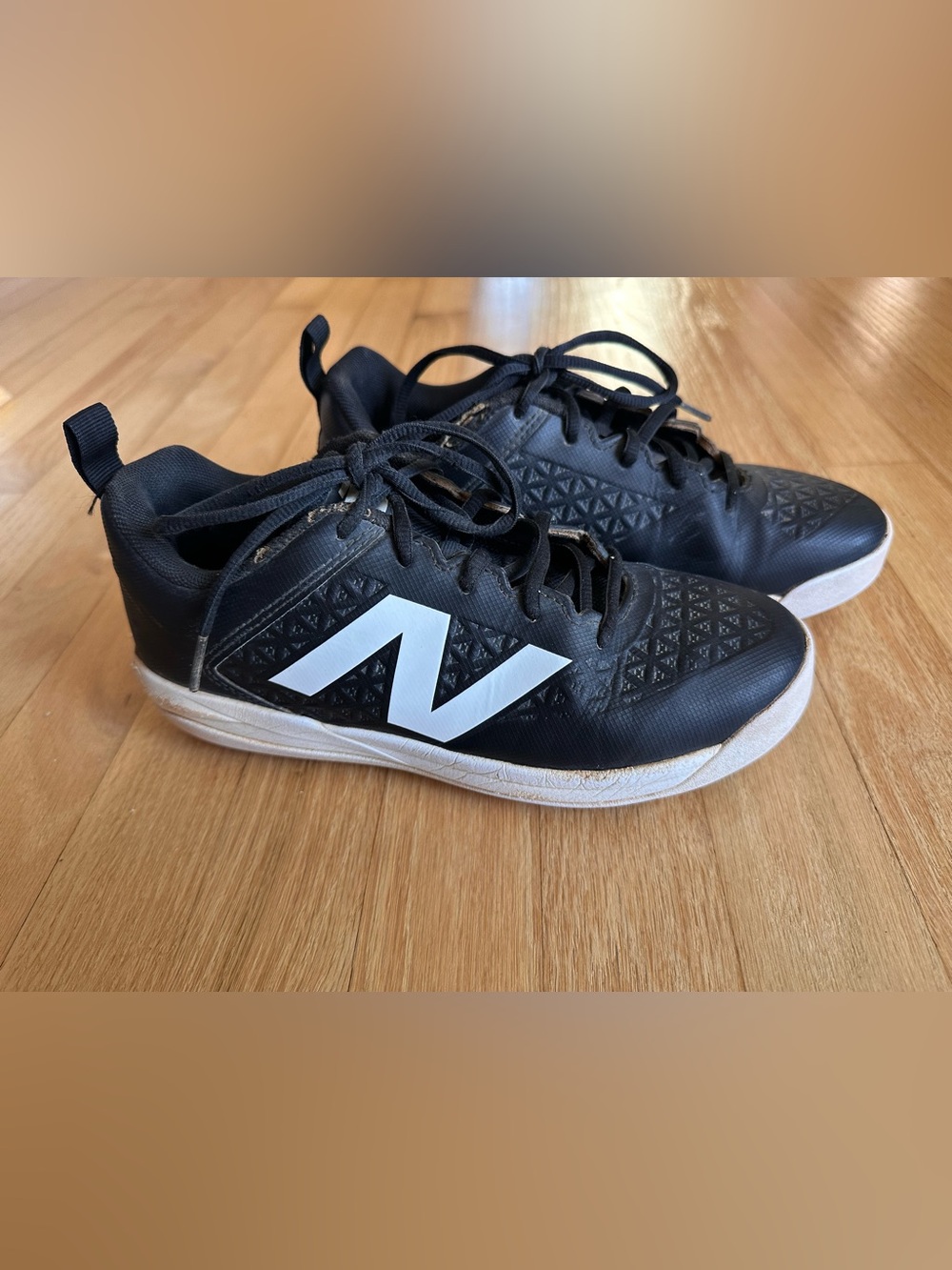 New Balance youth 4040v8 rubber molded Black & White baseball cleats Sz 5